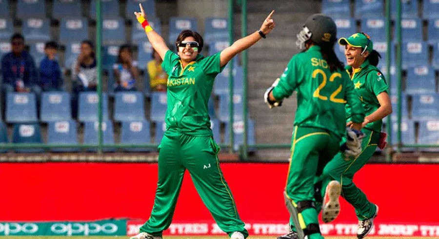 Pakistan women's bowling attack